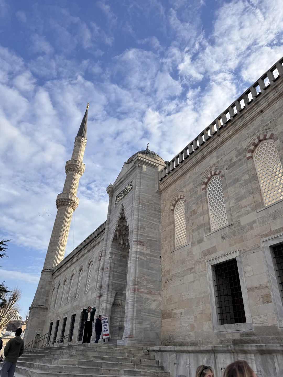 Это самый лучший гид Турции! Увлекательно, интересно, история Турции воспринималась легко, даже детьми. Это однозначно та