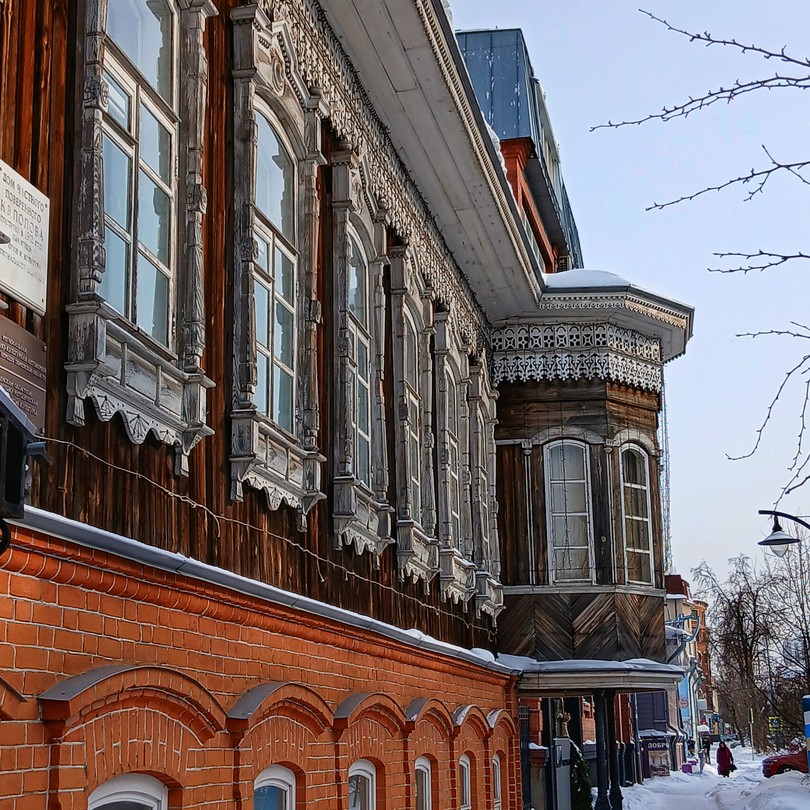 Горячо рекомендую экскурсию у Станислава. За 2 часа вы посмотрите основные достопримечательности из машины и пешком