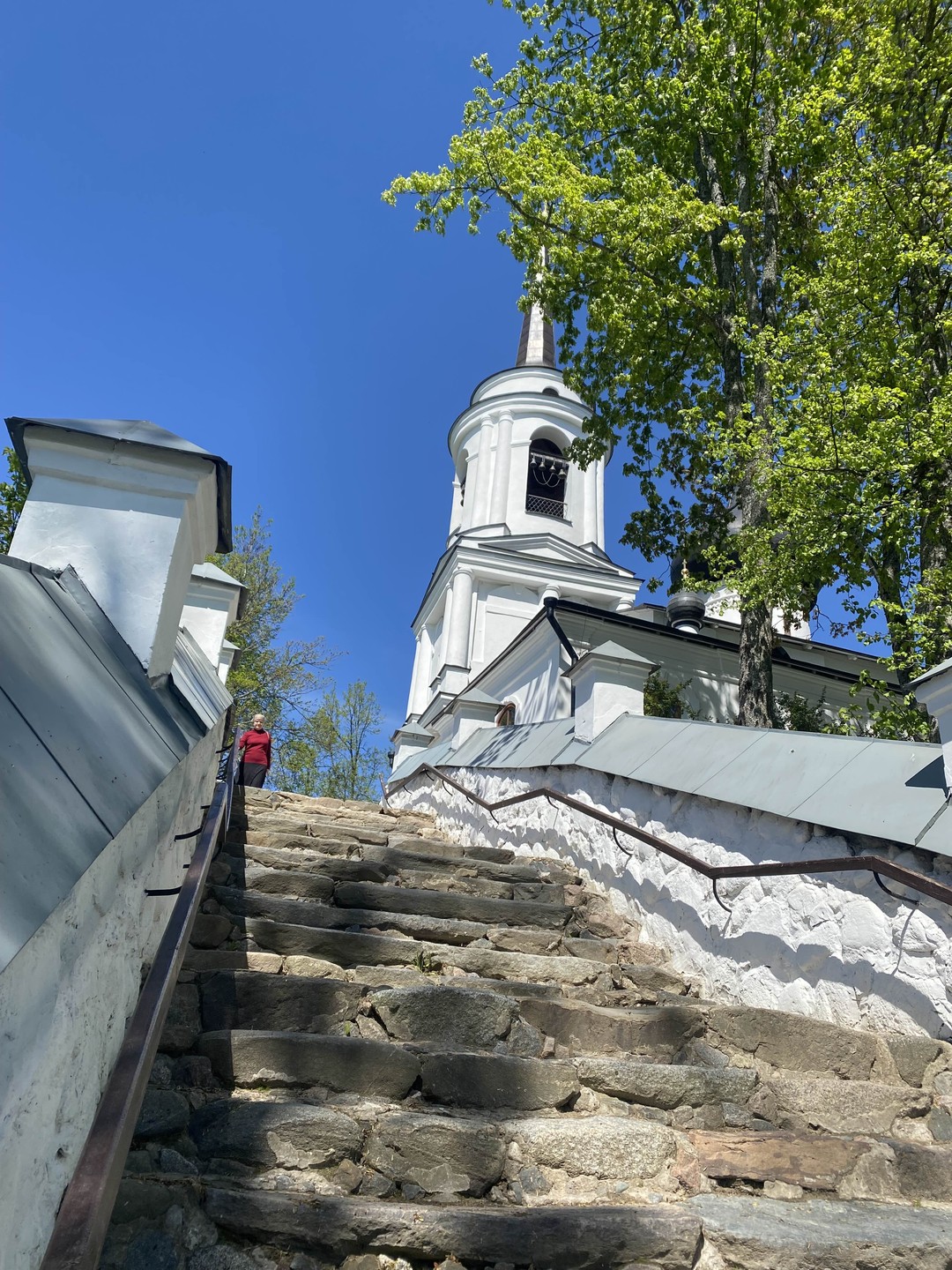 Очень понравилась экскурсия,все спокойно, организованно, на чистом комфортабельном автобусе с профессиональным водителем, нас было 10 человек
