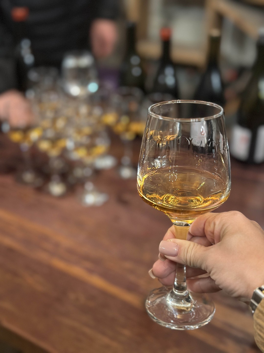 Очень крутая экскурсия, по-дружески уютная, веселая, вкусная и познавательная ☺️чудесные гид Георгий, обладает знаниями, харизмой и