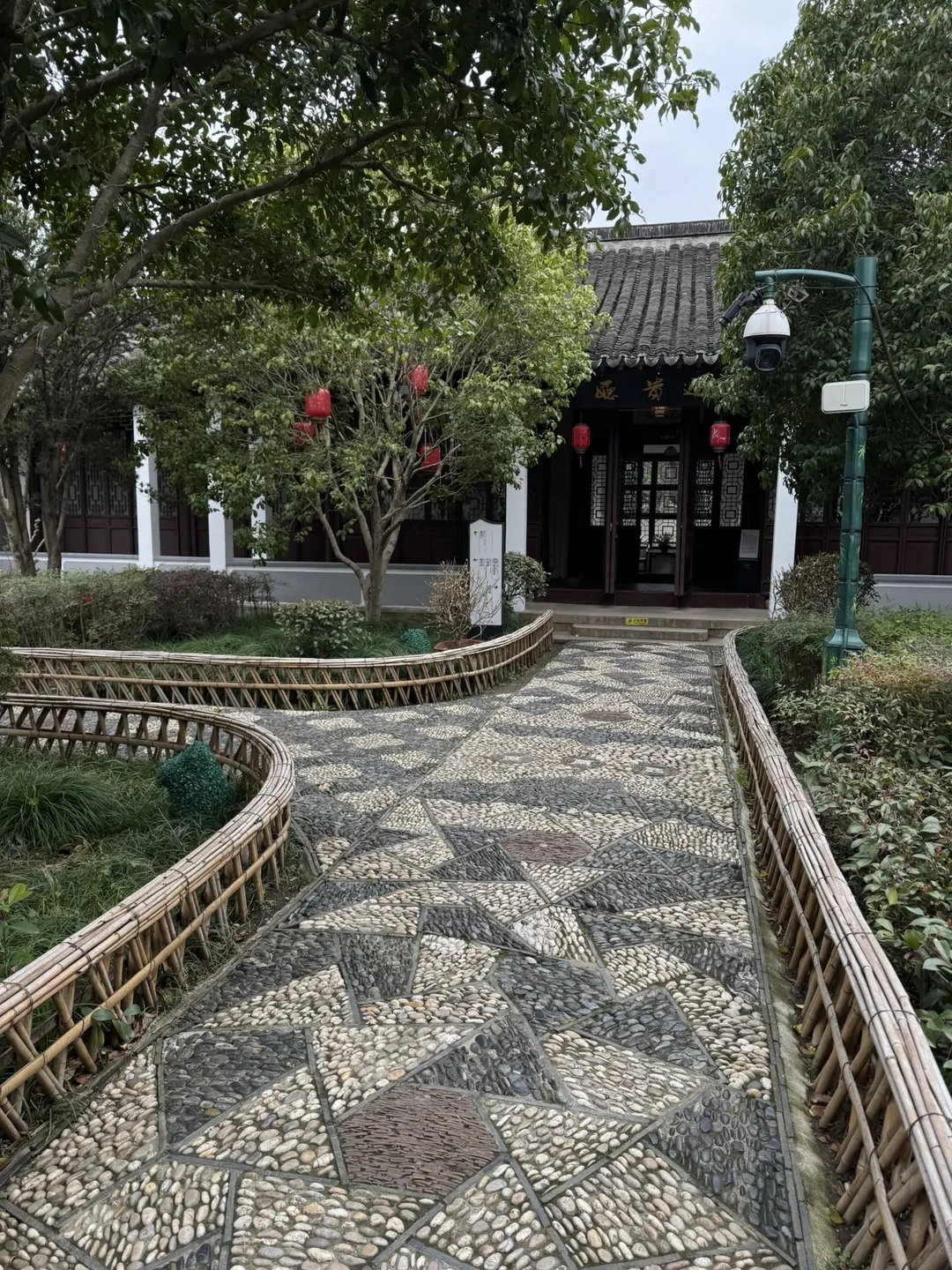 Провели чудесный день, гид была позитивная, любезная и очень грамотная в профессиональном плане. Экскурсия началась сразу