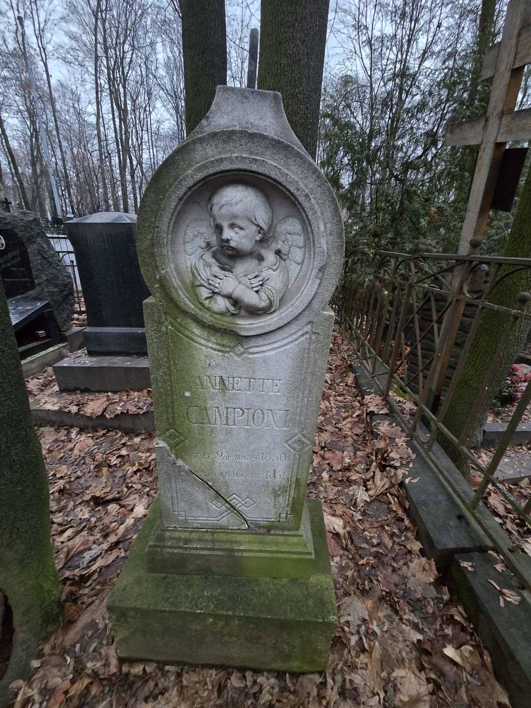 Потрясающая экскурсия по Введенскому кладбищу! Огромная благодарность Денису. Рассказ был настолько живым и интересным, что время