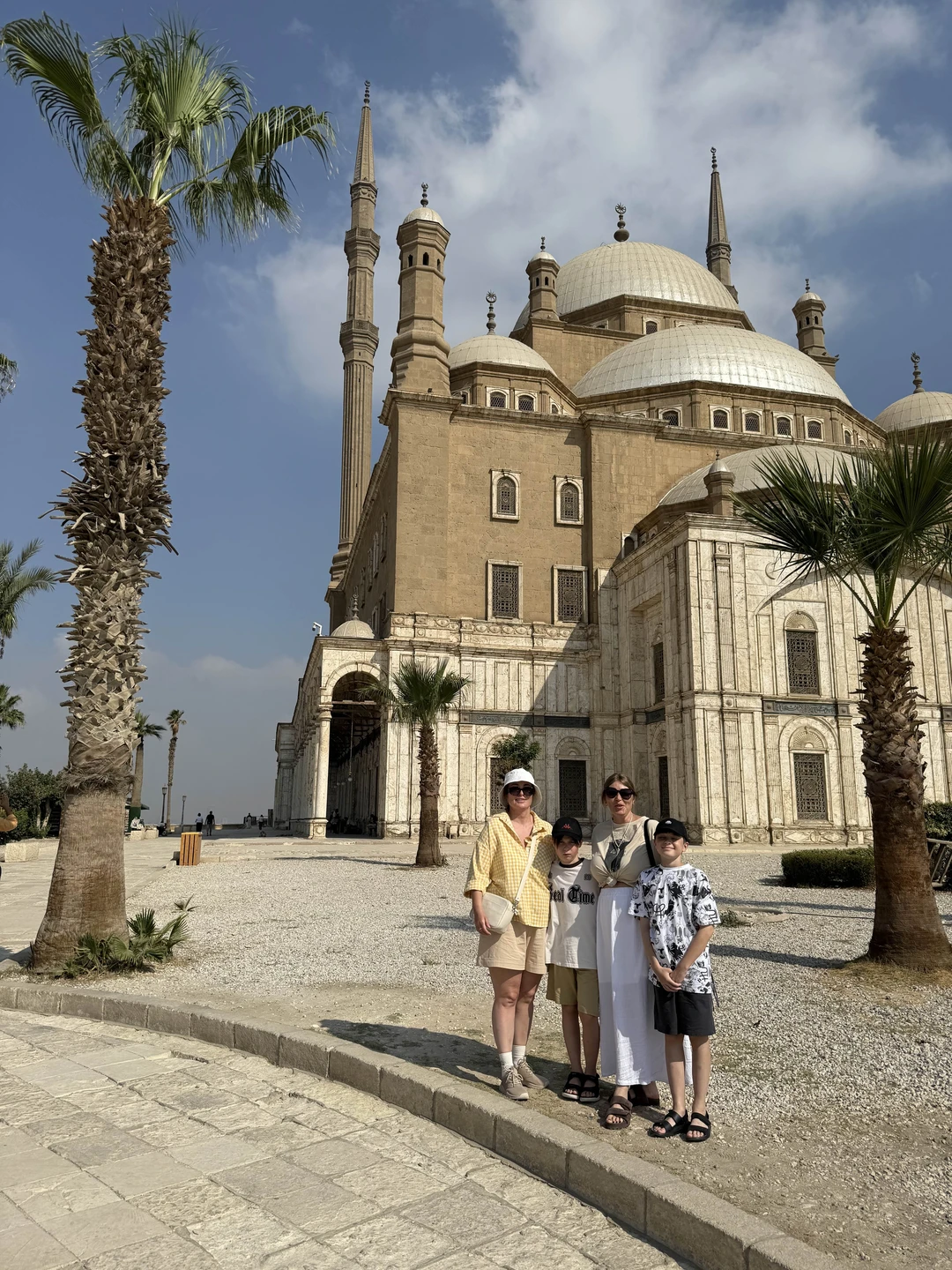 Наша семья счастлива. У детей была мечта увидеть пирамиды. И мы это сделали. Спасибо Валиду и