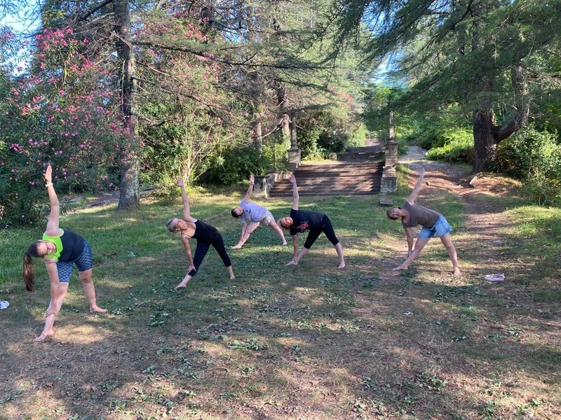 Оздоровительный тур «всё включено» в Абхазию: пилатес и растяжка с тренером, экскурсии (мини-группа)