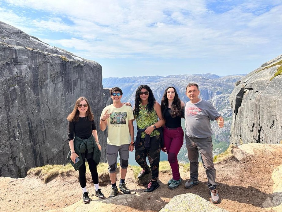 Норвегия — вселенная фьордов и гор: роудтрип с лёгкими треккингами и прогулками по городам (15/24)