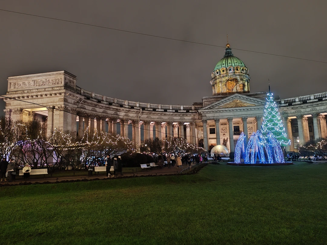Хотим выразить огромную благодарность за волшебную экскурсию! Нам показали не только парадный, но и сокровенный, сказочный