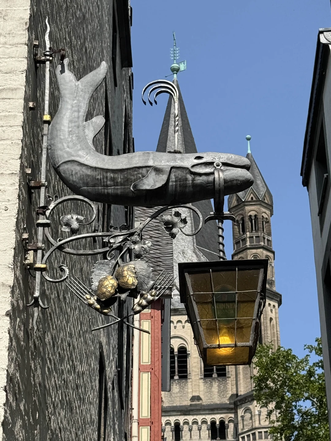 Экскурсовод потрясающе рассказывает! Очень интересные легенды, экскурсия прошла на одном дыхании