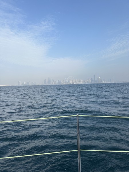 великолепная прогулка под парусом! замечательная организация у ребят - все рассказали, дали инструкции, очень комфортная в