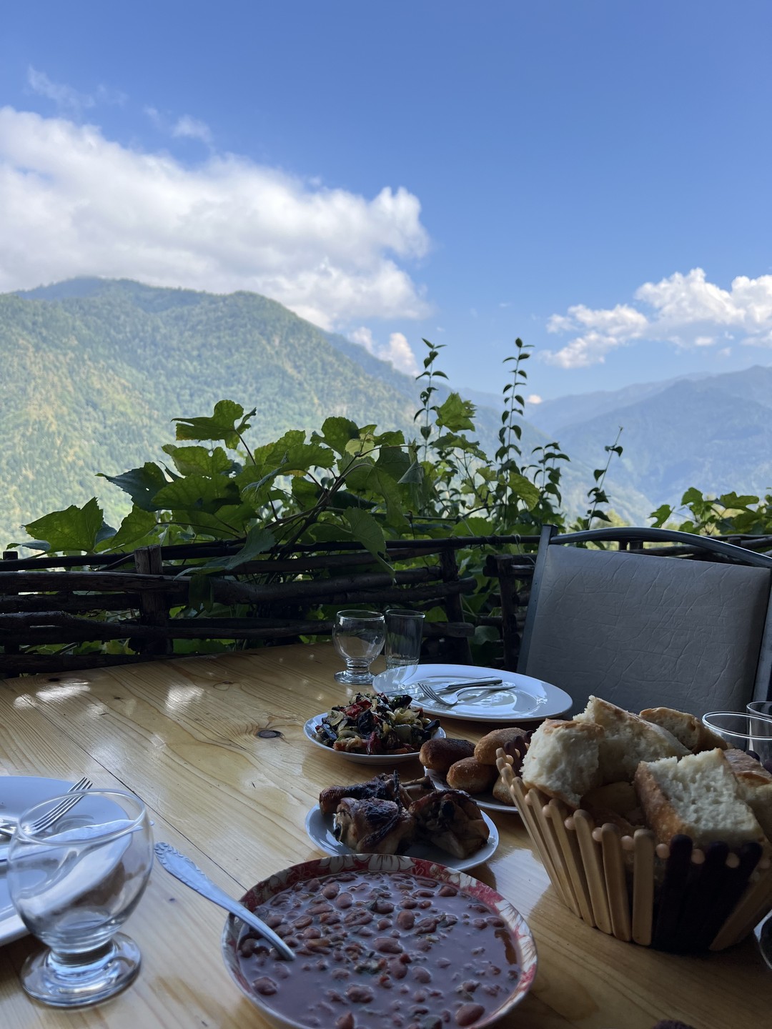 Хочу поблагодарить Malkhaz за прекрасную экскурсию. Экскурсия была очень познавательная и интересная. Мы насладились всеми видами