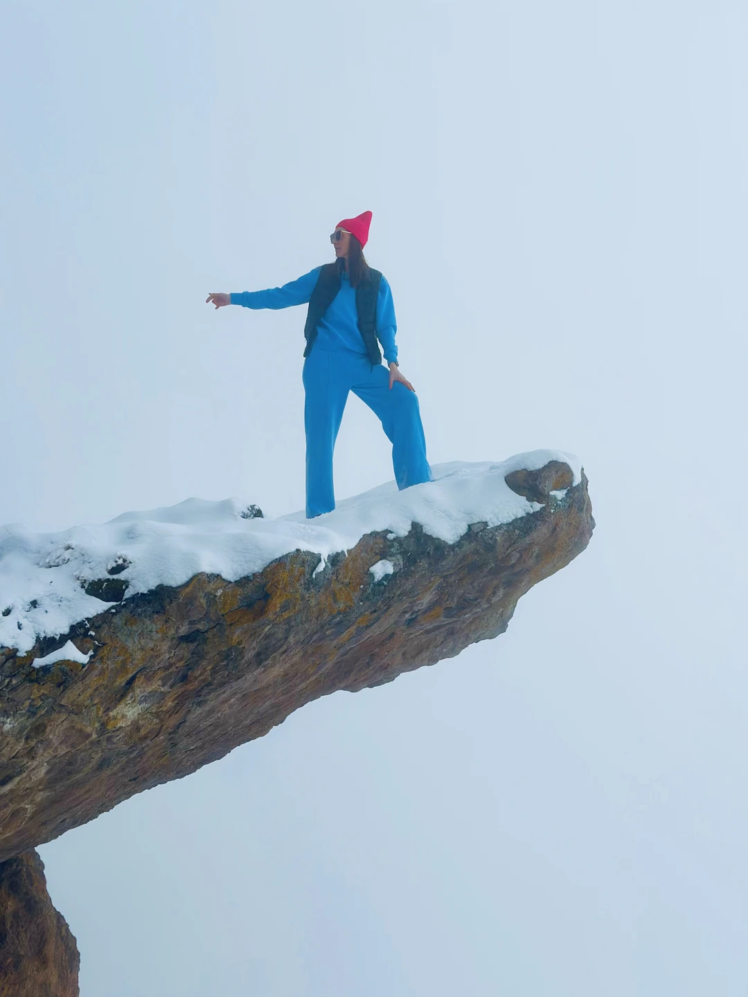 Ездили на экскурсию 04.02.2026г. Комфортный автомобиль Infinity Q56, отличный водитель, он же гид, Александр интересно рассказывал