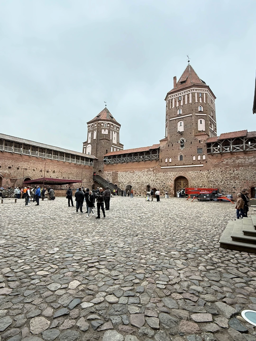 За один день увидели пять замков. Большое спасибо экскурсоводу Ивану за отлично организованную экскурсию. Было очень
