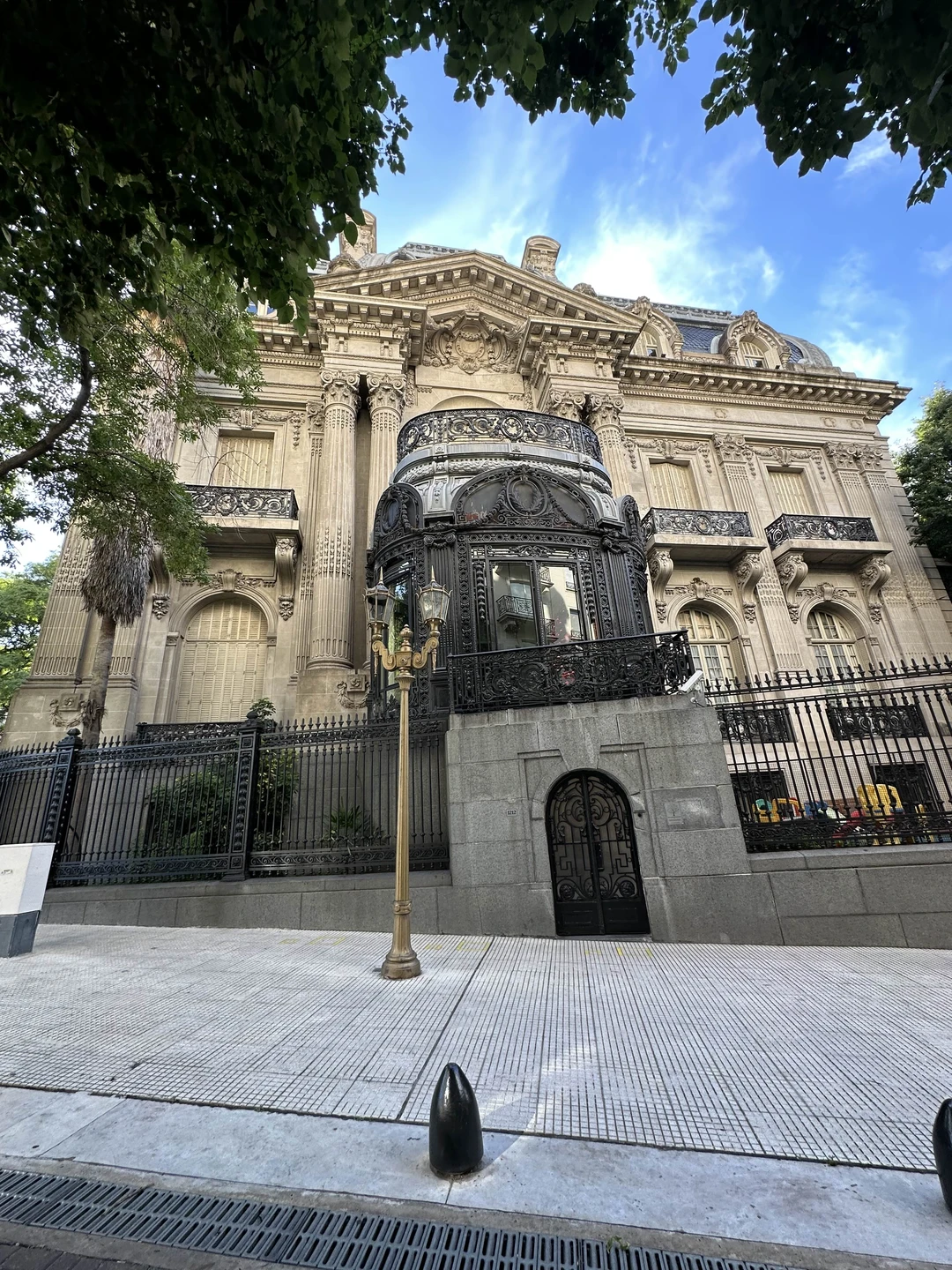 Ксения - отличный экскурсовод, показывает красивые, интересные места, которые трудно найти самостоятельно, и очень комфортна в