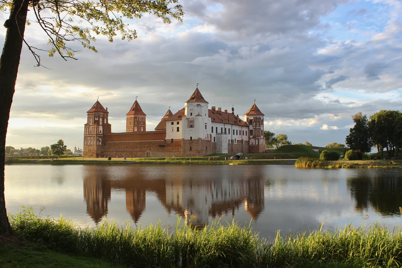 Лидский, Новогрудский, Несвижский и Мирский — четыре стража Беларуси