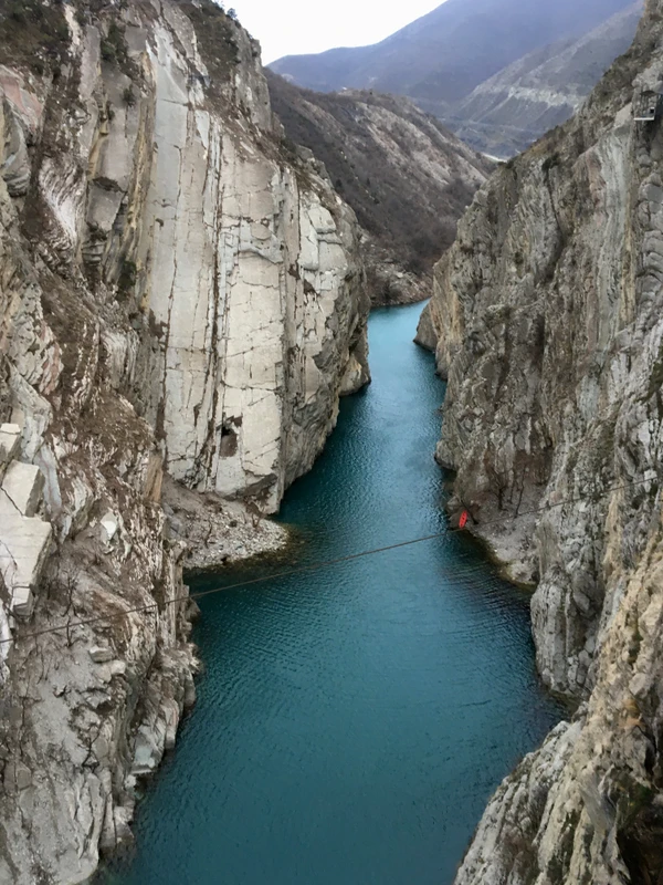 Из Махачкалы - к Сулакскому каньону и бархану «Сарыкум»