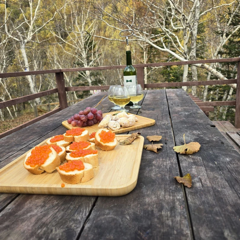 Огромное спасибо гиду Анатолию за прекрасно проведенную экскурсию. На янтарном пляже нас ждал большой сюрприз в