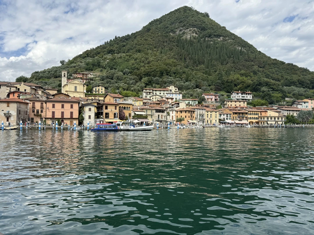 Это было превосходно! Это действительно не изъезженный маршрут, 7 часов пролетели незаметно, очень красиво, интересно. Успели