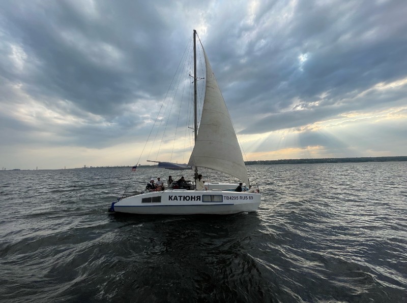 Яхта. Парус. Волга