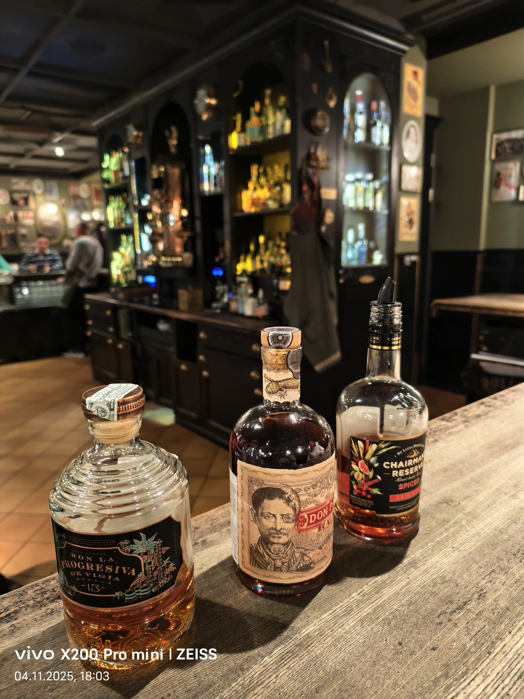 Да, для разнообразия можно послушать, угоститься коктейльчиками и прогуляться по улице где живёт Ваенга))