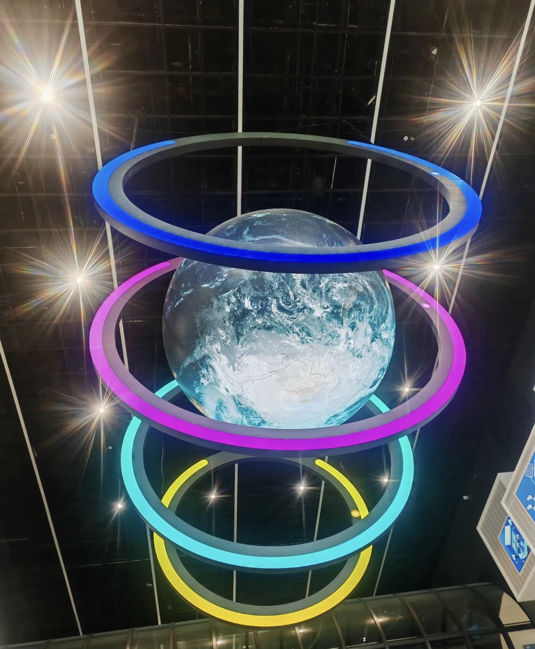 Шэньчжэнь поразил нас своей технологической продвинутостью. В Музее науки и технологий было много интересных экспозиций о