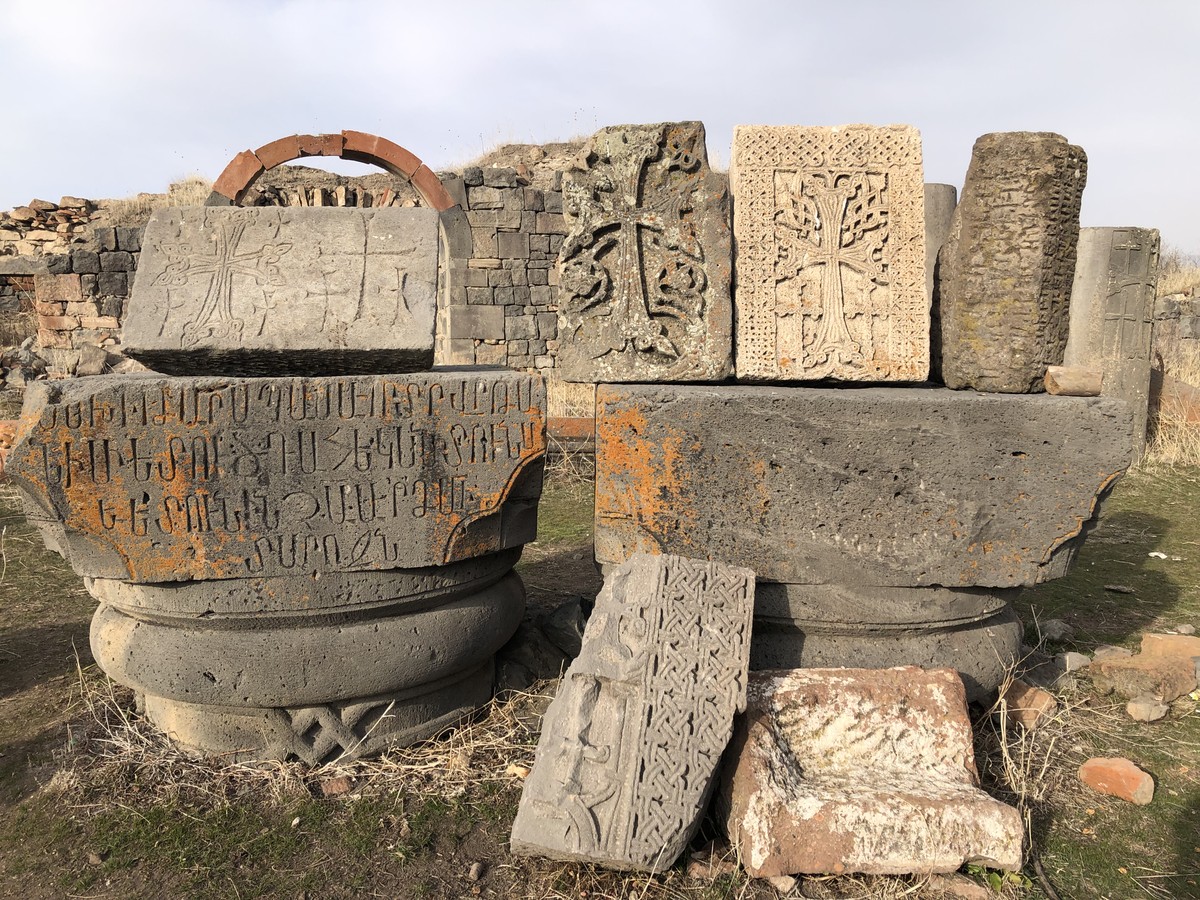 Пешком к заброшенному монастырю Авуц Тар — из Еревана (13/18)