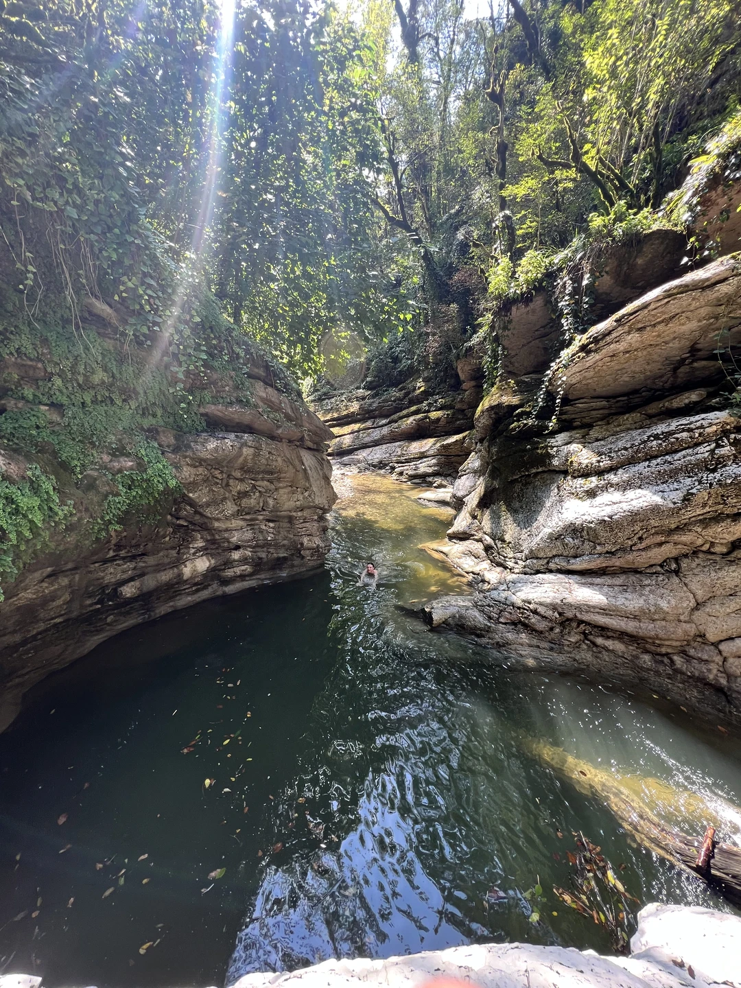 Очень рекомендую и сам поход и Даниила в качестве гида. Активно, захватывающе, ошеломительные виды, возможность понырять