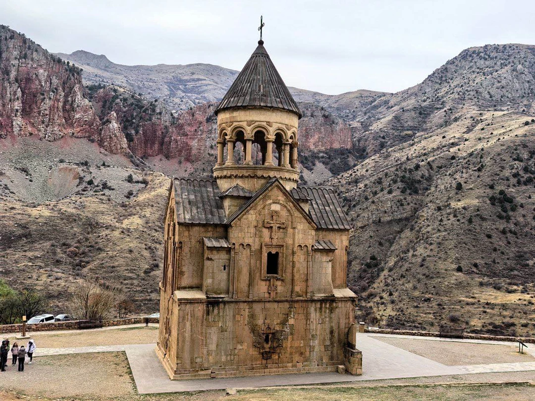 Брала экскурсии к Татеву и на Севан/Дилижан. Все понравилось! Спасибо Артуру и Гургену за отличные экскурсии и красивые фотографии!