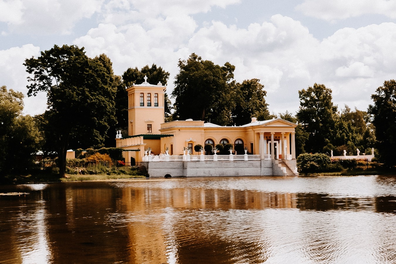 Не фонтаны: прогулка по непарадному Петергофу