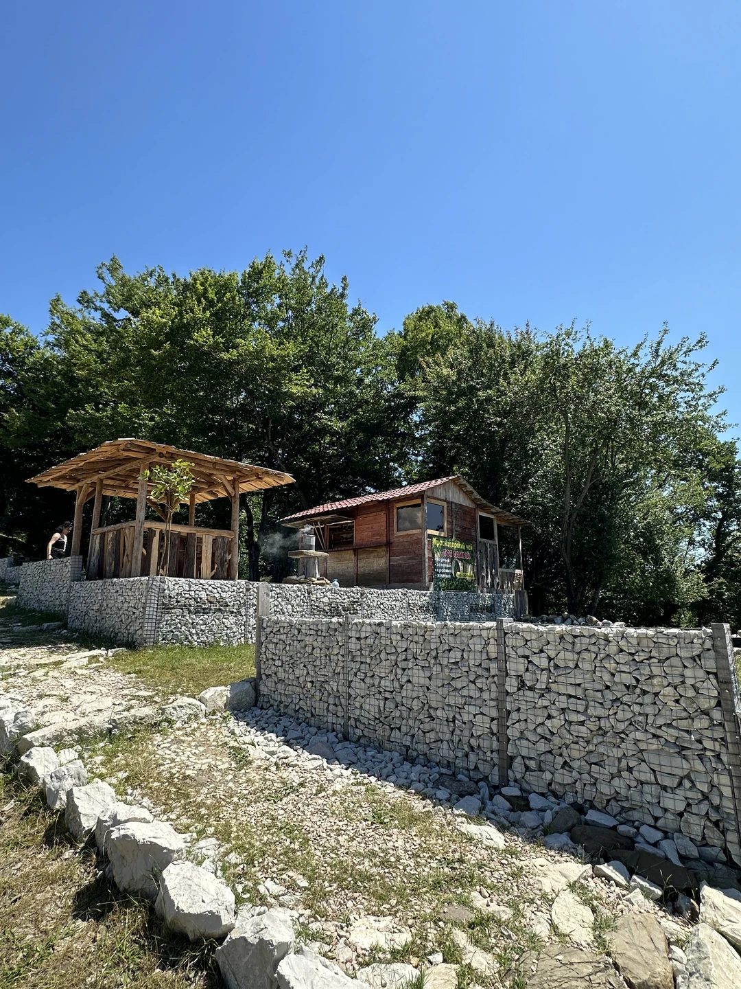 Нам с мужем очень понравилась экскурсия, успели посетить очень много красивых мест, заезжали даже в незапланированные