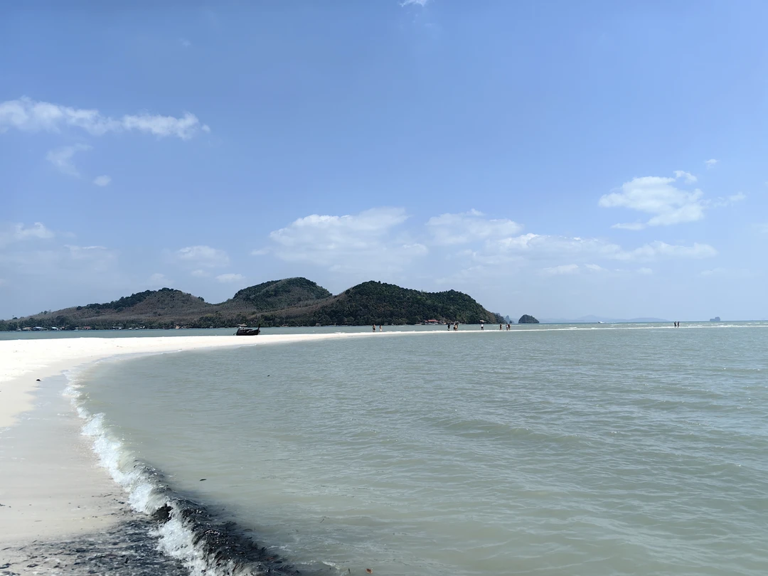 Прекрасная поездка и организация процесса. Очень рады, что группа небольшая оказалась, всего 14 человек, было очень