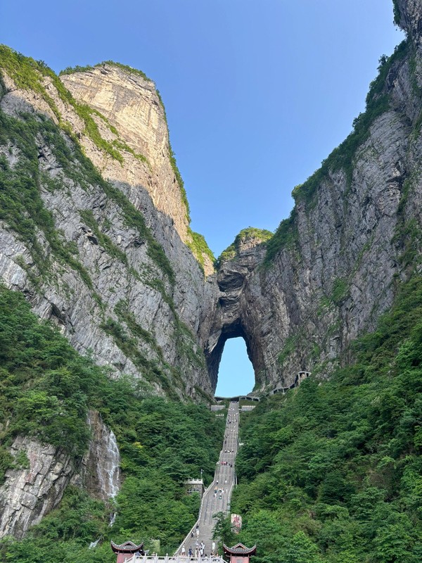Фото отзыва 3: экскурсия "Из Чжанцзяцзе к горе Тяньмэнь: канатная дорога, стеклянный мост и пещера «Небесные врата»"
