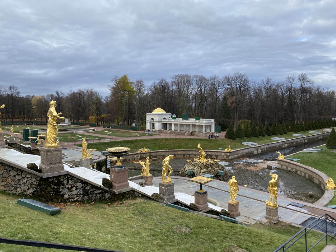 Восхитительно! Отличный гид, доброжелательная и заботливая. Очень много узнали по дороге до Петергофа.