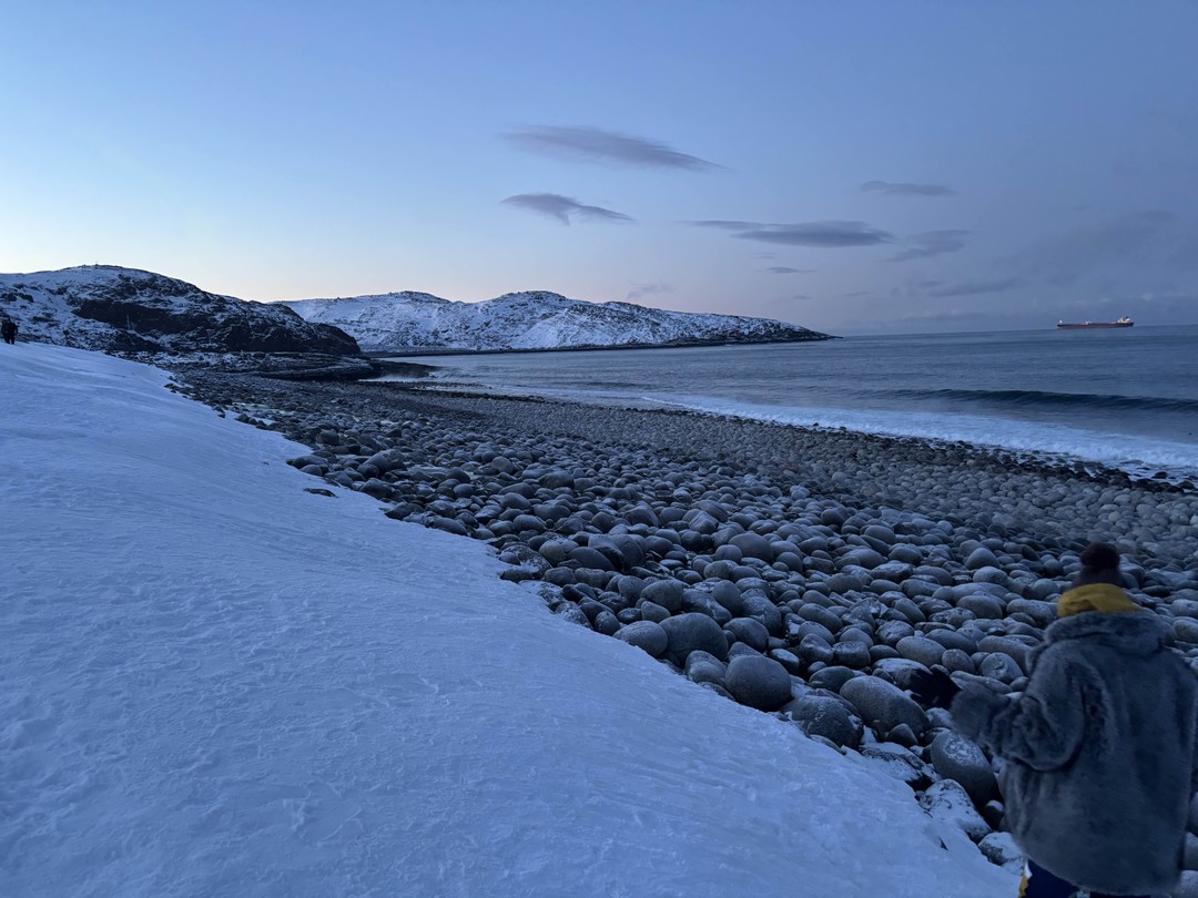 Экскурсия прошла отлично! Александр заранее связался, обговорил организационные моменты. Приехали на первую локацию до основного наплыва