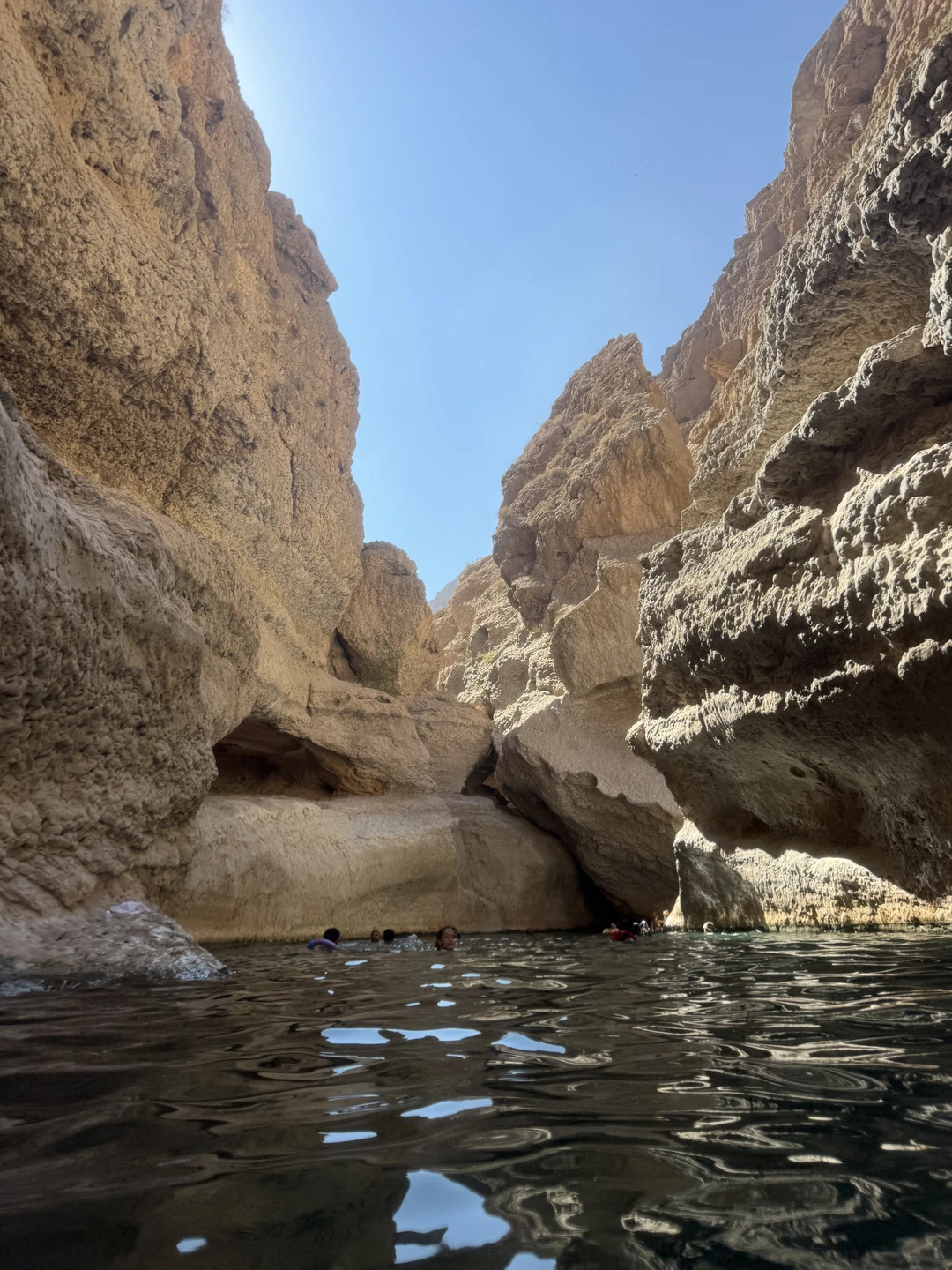Ездили эту экскурсию с Алексеем. Всё очень понравилось, он рассказал об Омане в целом, отвечал на