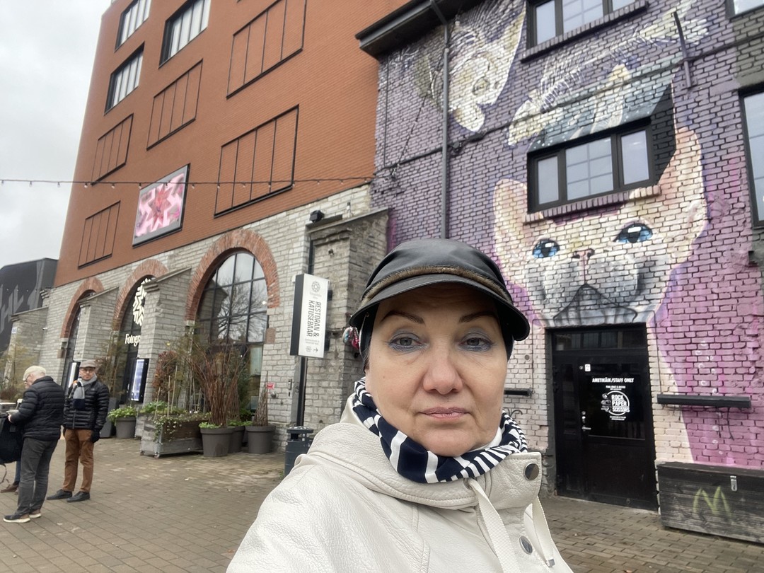 Александр - очень увлеченный и харизматичный человек, прекрасное владение темой, богатый и правильный русский язык, значимые