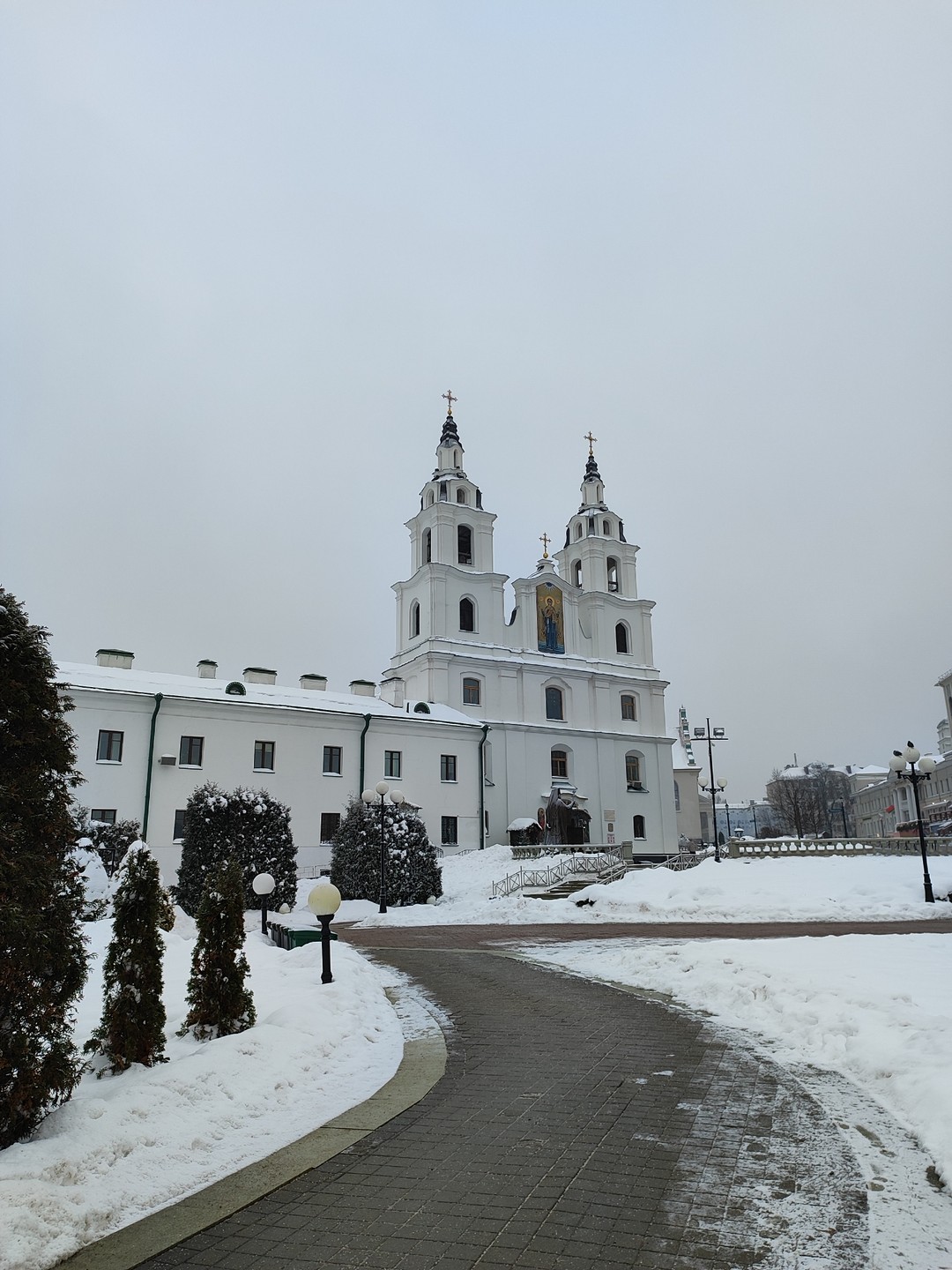 Замечателная экскурсия с замечательным гидом, прекрасно адаптированная к интересам туристов. Спасибо Ярославу, что провел экскурсию, несмотря