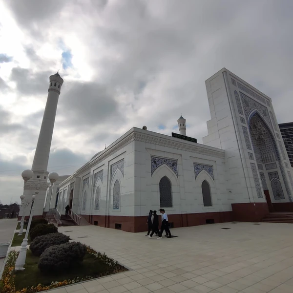 это прекрасная, интересная, насыщенная поездка прошла прекрасно. четкая организация, билеты на поезд получили сразу же на