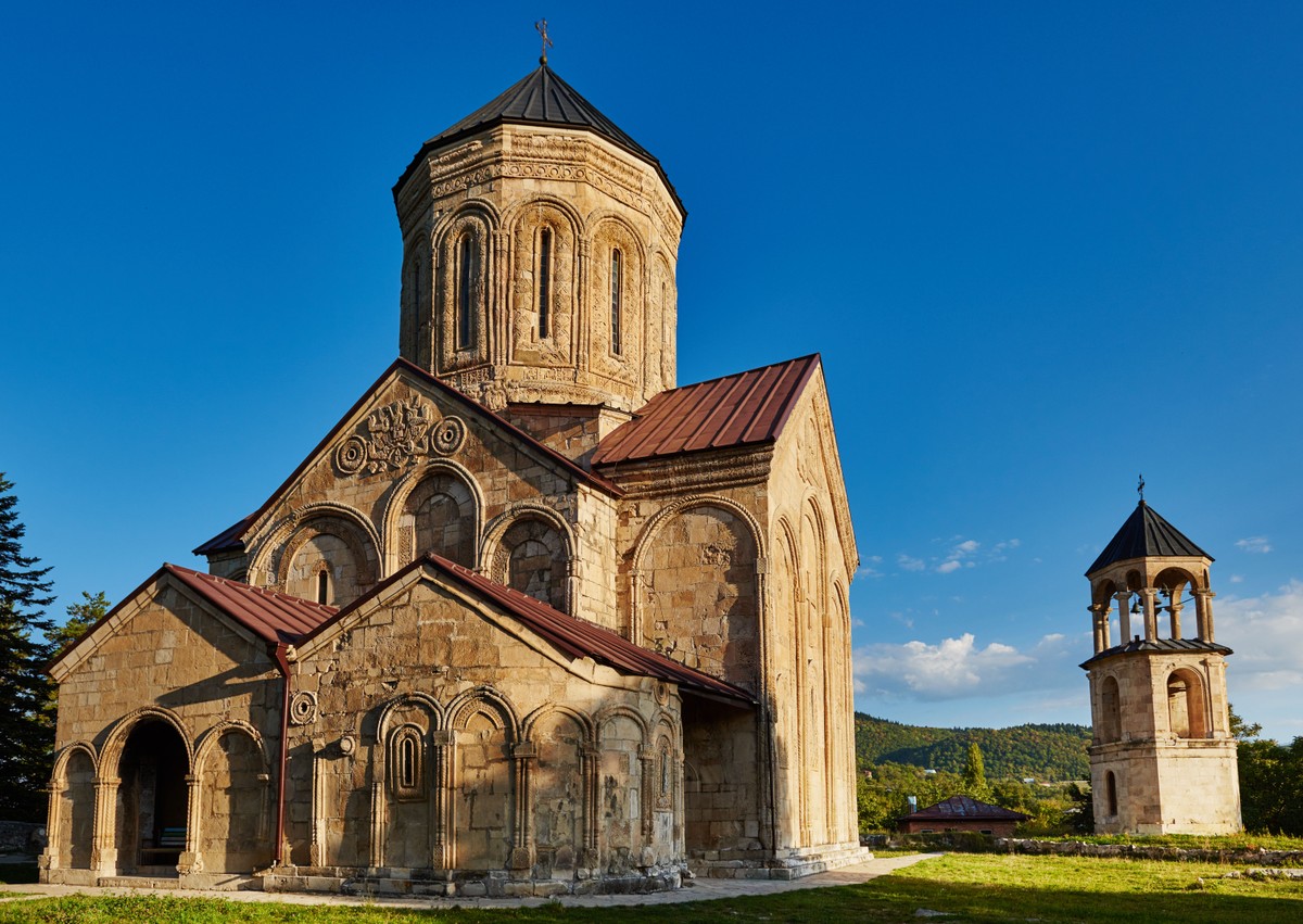 Фото 6 - Экскурсия: "Малоизведанная грузинская Швейцария с выездом из Кутаиси: горная Рача только для вас"