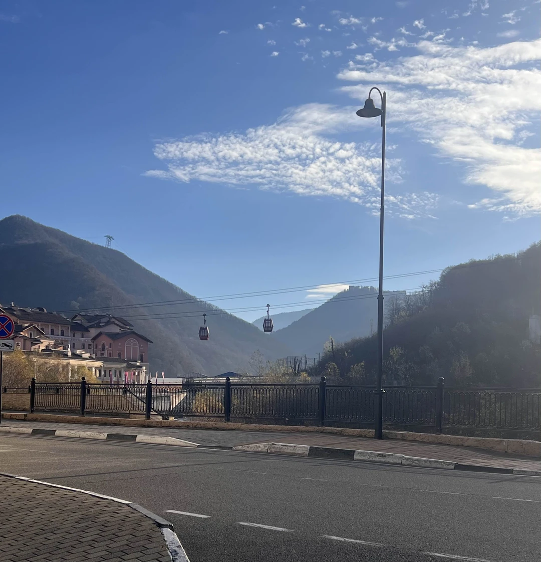 Спасибо за прогулку! Красная Поляна и Роза Хутор заиграли новыми красками благодаря вашему рассказу 👌