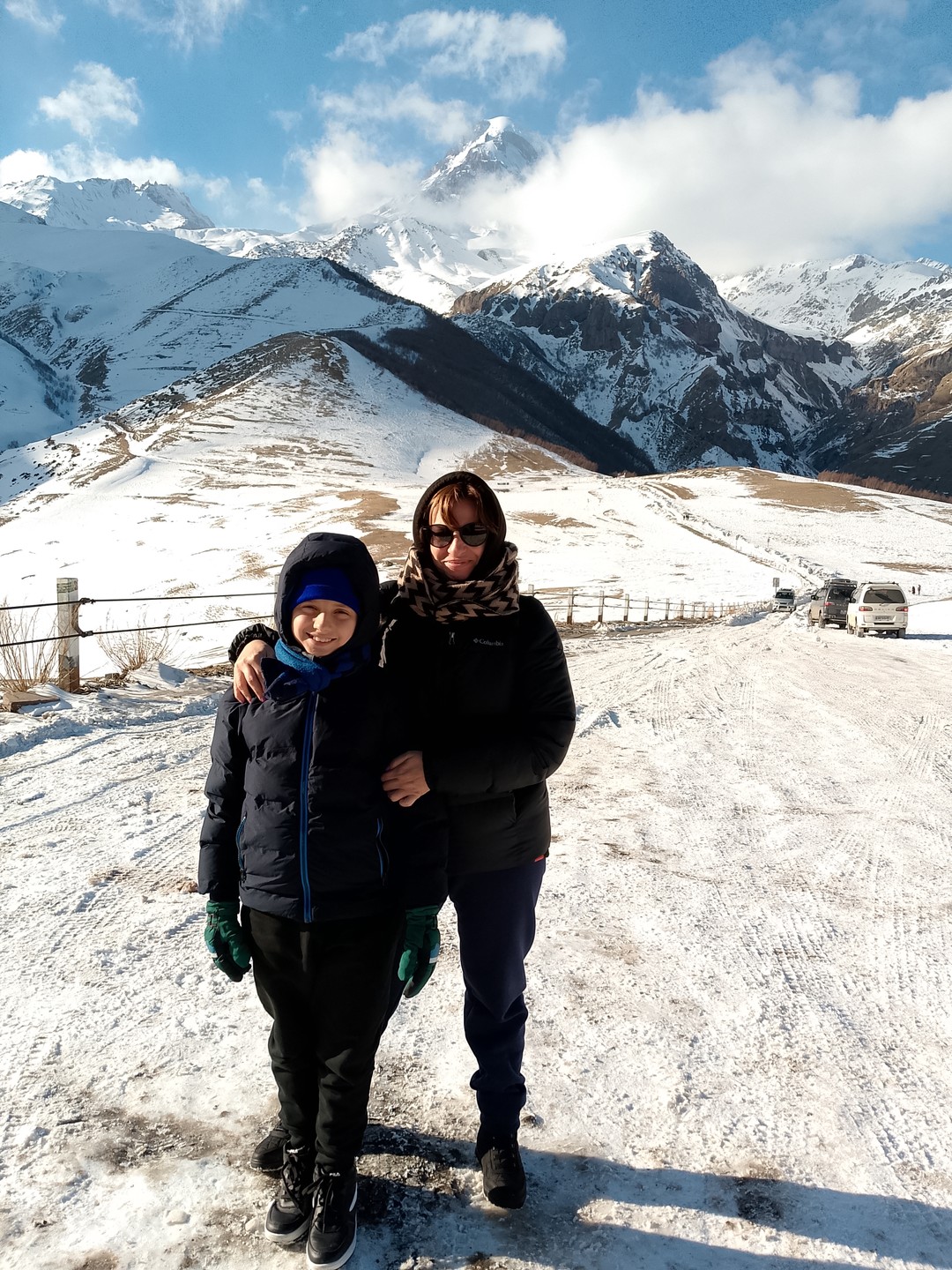 Мы с сыном ездили на экскурсию с гидом Георгием. С первой минуты он расположил к себе