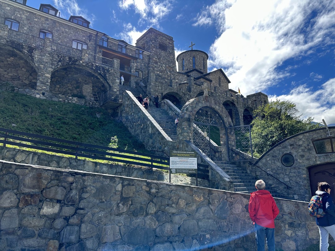 Отличная поездка, все было на высоте, большое спасибо Алику, прекрасно знает и любит свою работу. Рекомендую всем желающим.