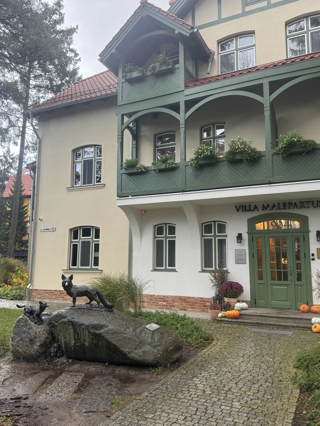 Мы провели чудесный день в Зеленоградске и Светлогорске в компании замечательного гида Елены. Это была по-настоящему