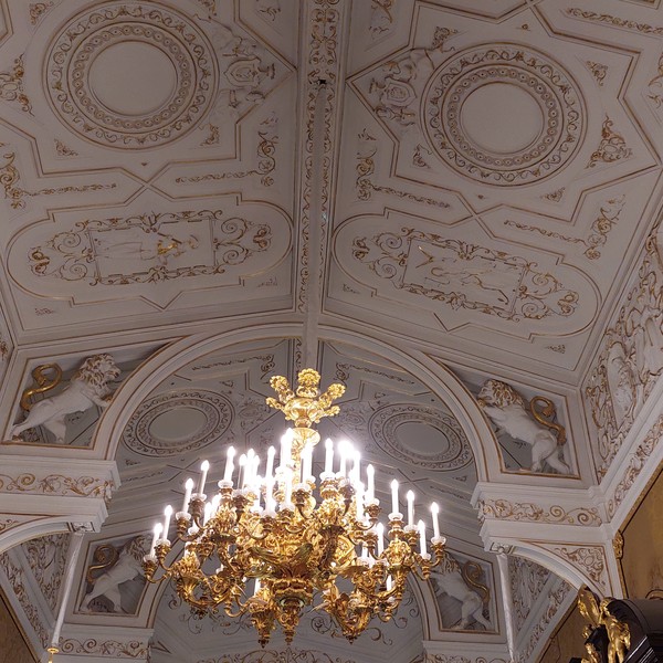 Шуваловский дворец - прекрасная шкатулка для шедевров Карла Фаберже