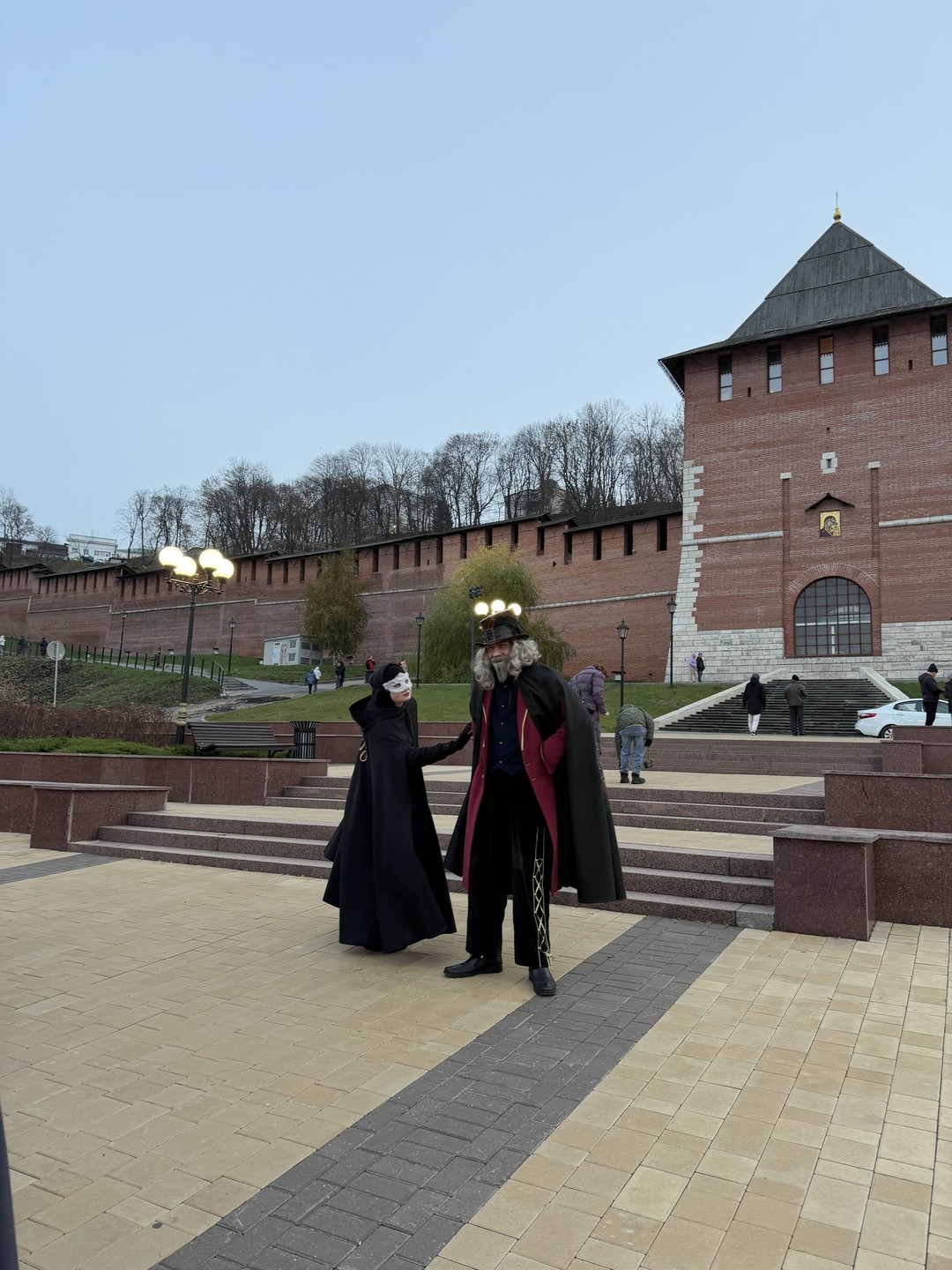 Детская экскурсия. Очень забавная и нестандартная. Есть неожиданные повороты сюжета:)