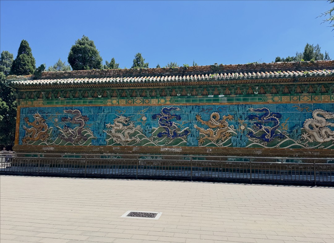 Вместе с подругой посетили эту экскурсию в июле. Это не просто прогулка по знаковым местам, а