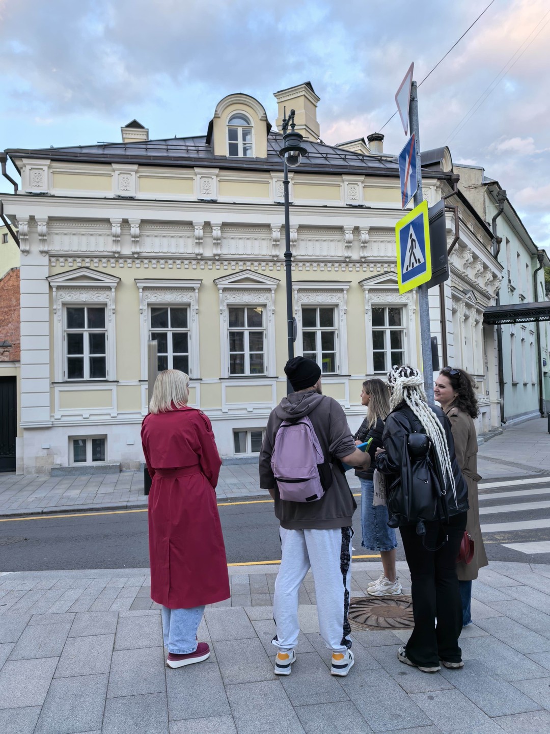 По арбатским дворам с диктором Первого канала - стендап-прогулка (Алла)