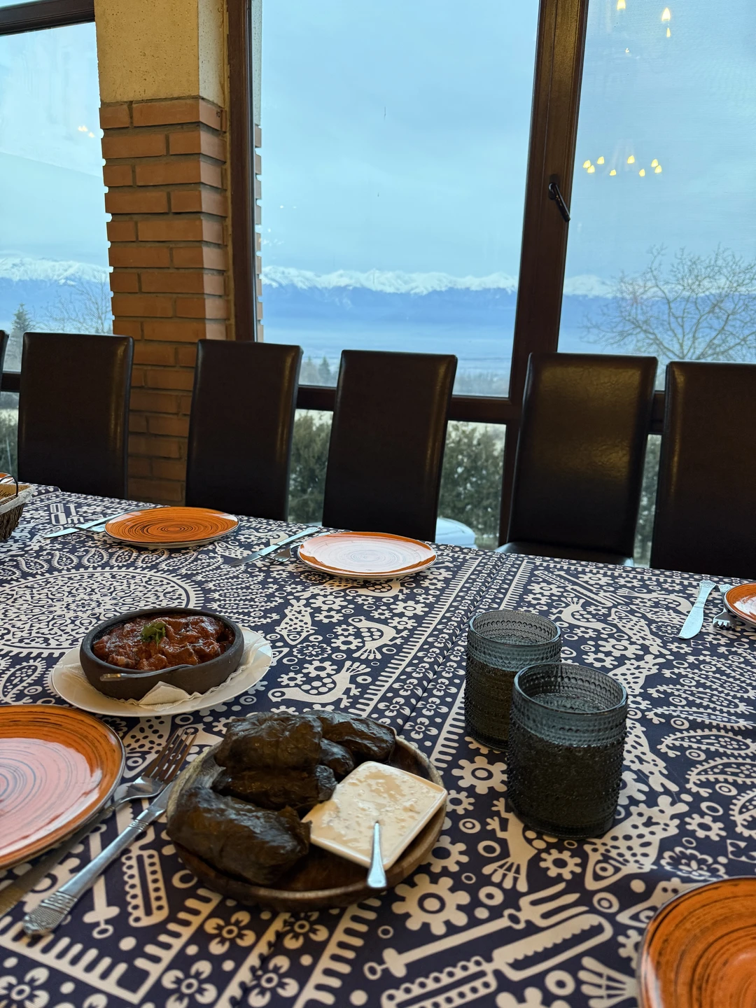 Вы получаете такие незабываемые впечатления от красоты и вкуса вина, пока ваш гид рассказывает про свою