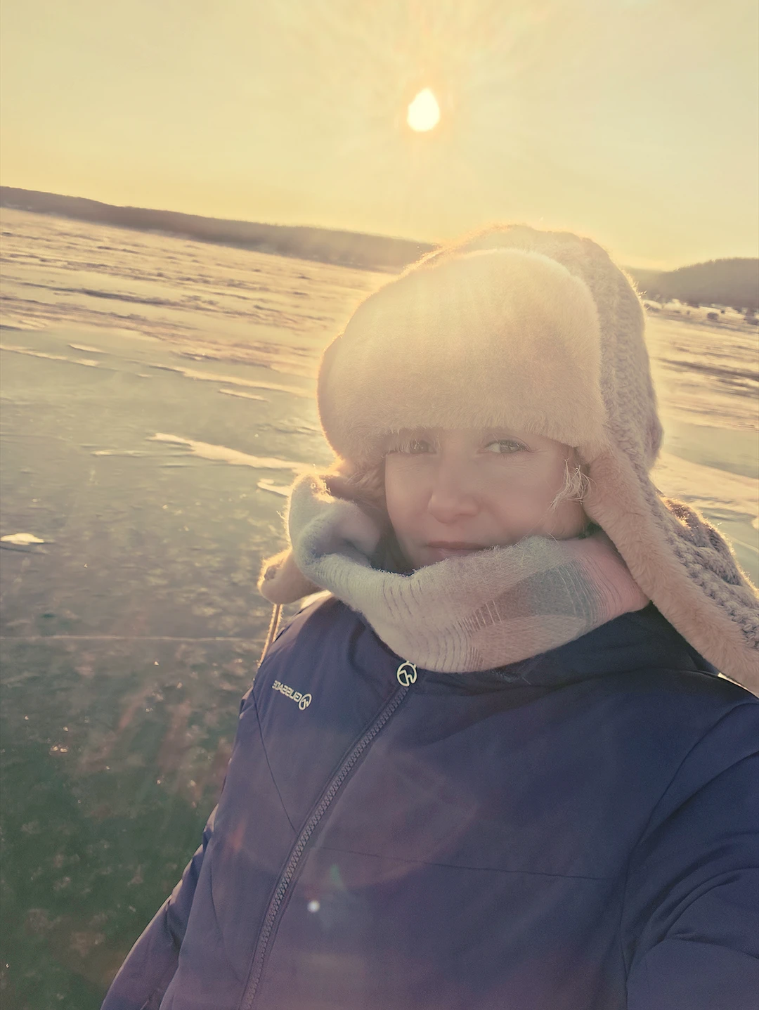 Василий, Елена и Алексей, наимощьнейщим СПАСИБО, за сегодняшнюю экскурсию 20.01.2026 года на Север о. Ольхон Благодарит