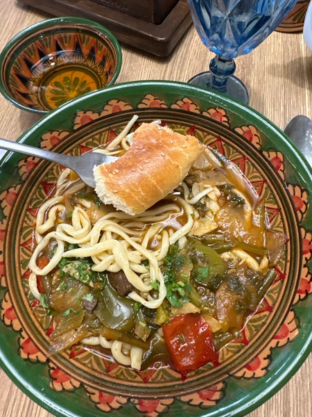 Понравилась экскурсия с Александром, всё подробно рассказал по программе + интересно было узнать о более повседневных вопросах местных.