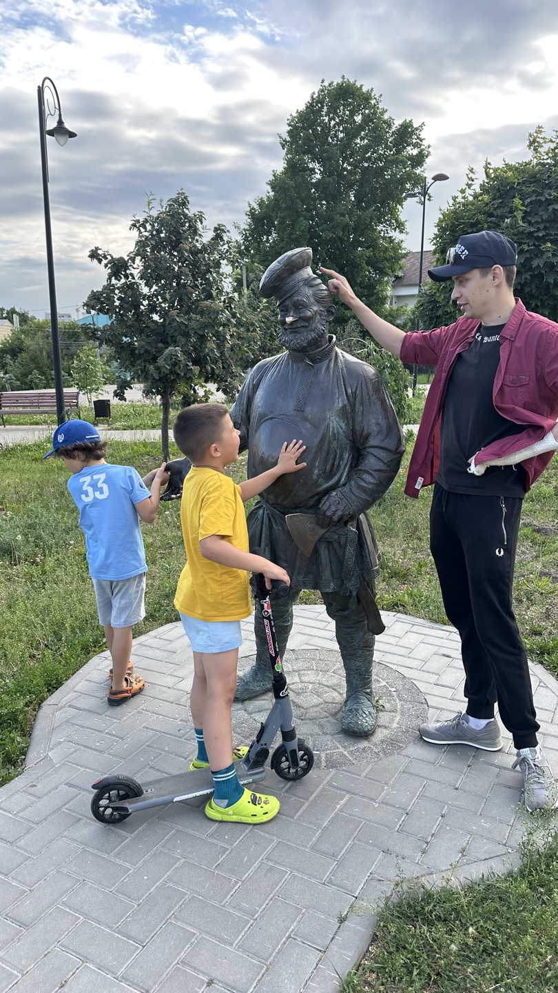 Очень понравилась прогулка с Алексеем! 2 часа незаметно пролетели за беседой про историю Рязани. Алексей отличный