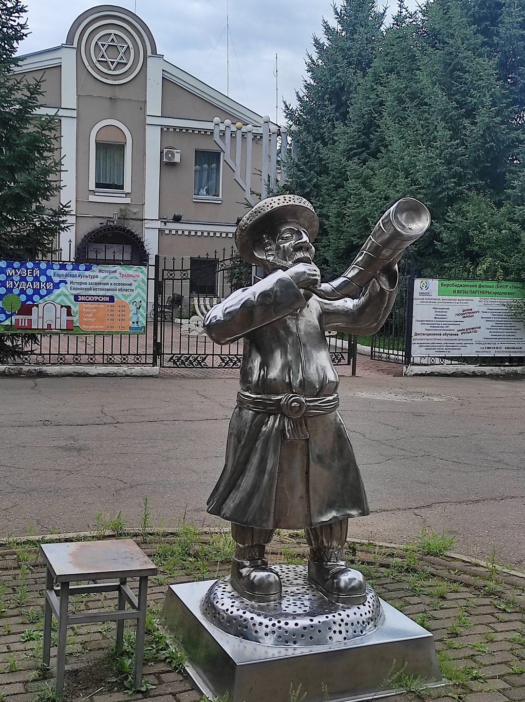 Экскурсию проводил прекрасный